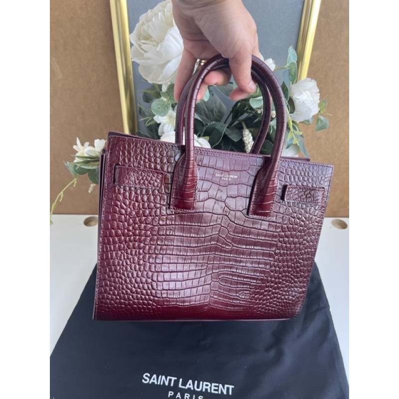 SAINT LAURENT model SAC DU JOUR