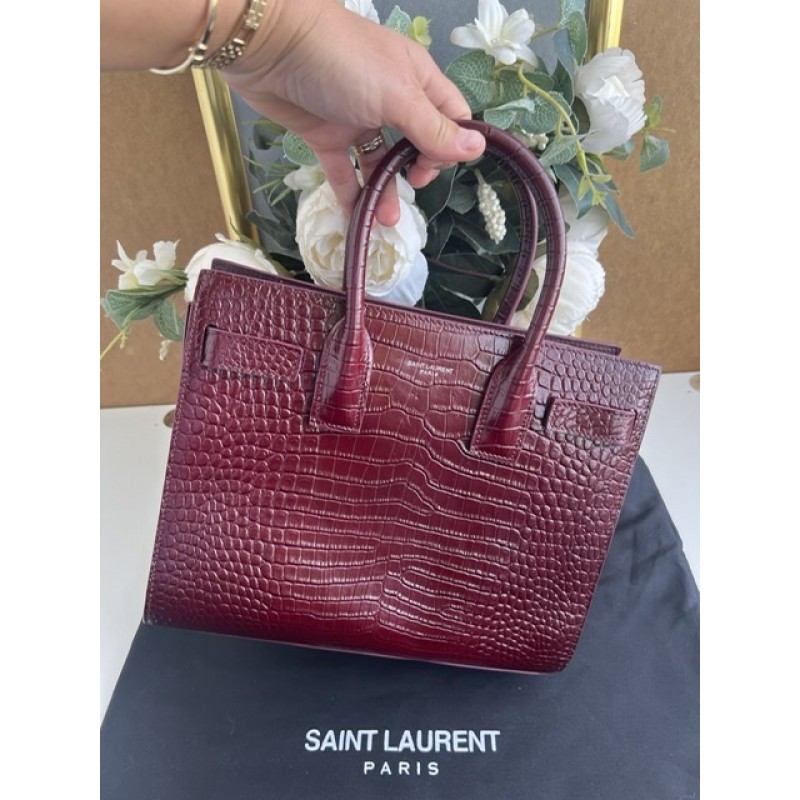 SAINT LAURENT model SAC DU JOUR