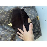 LOUIS VUITTON model METIS HOBO